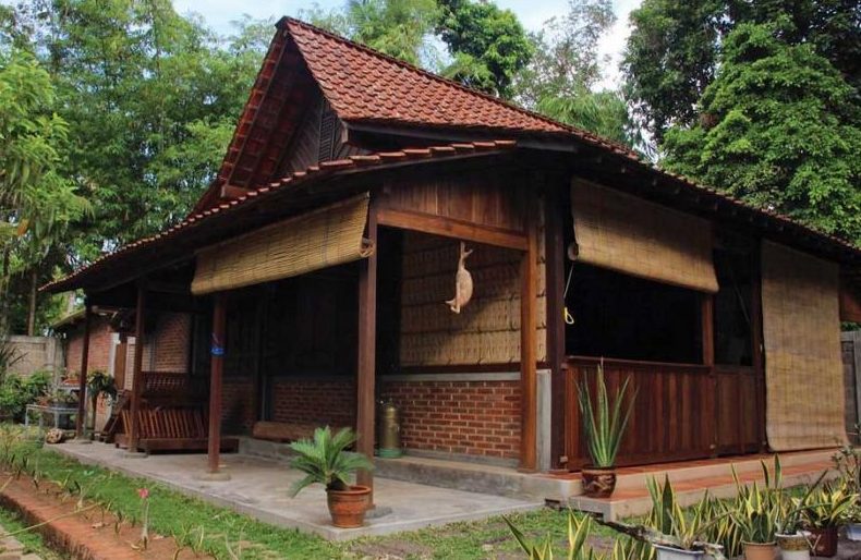 Rumah tradisional Jolopong