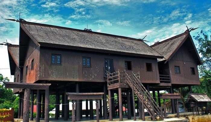 gambar sketsa rumah adat minangkabau Proses pembangunan rumah honai ...