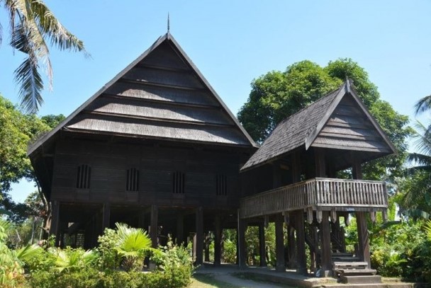 Rumah tradisional suku mandar